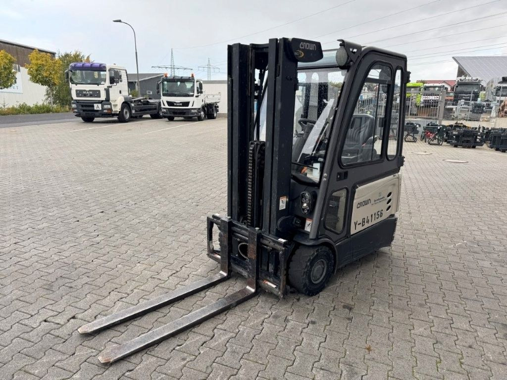 Crown SCT6020-1.3 / Triplex 4,3m / Batterie 06/2020 - Sähkötrukki: kuva Crown SCT6020-1.3 / Triplex 4,3m / Batterie 06/2020 - Sähkötrukki Crown SCT6020-1.3 / Triplex 4,3m / Batterie 06/2020 - Sähkötrukki: kuva Crown SCT6020-1.3 / Triplex 4,3m / Batterie 06/2020 - Sähkötrukki