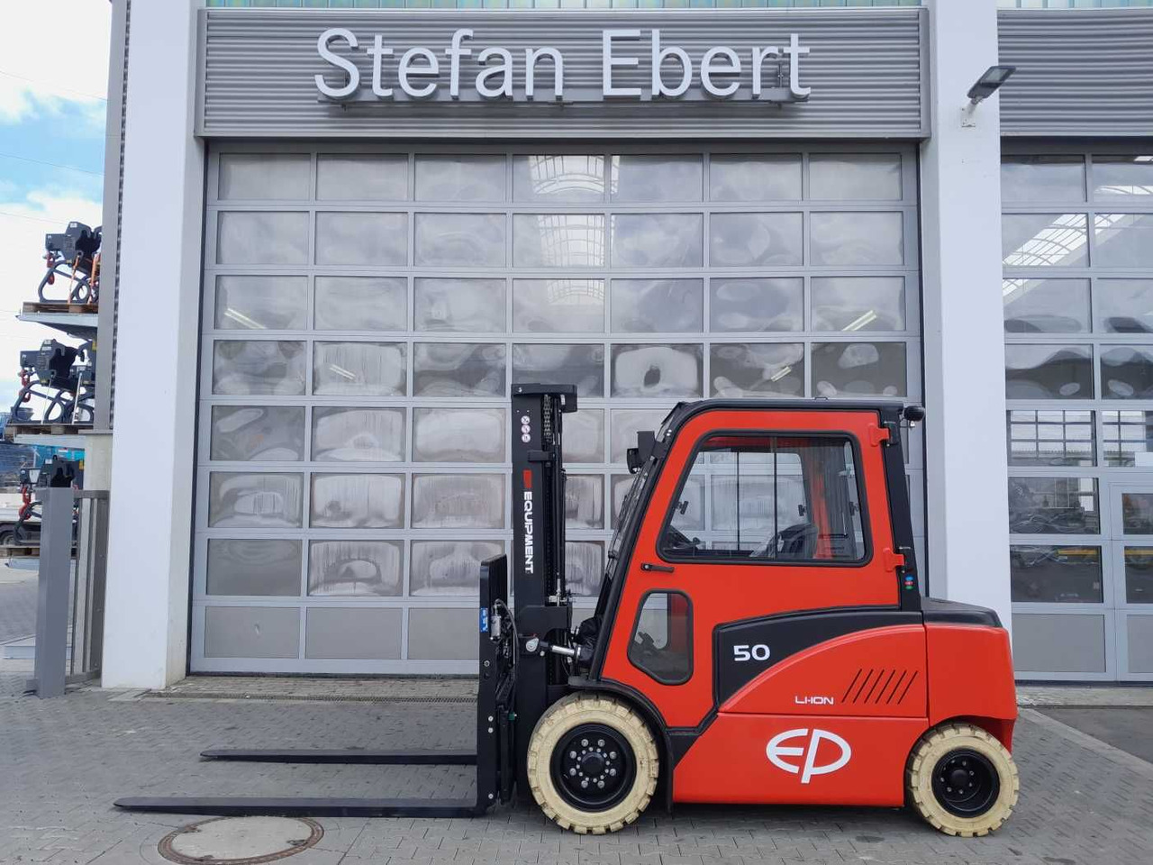EP Equipment CPD50F8 / 5T / Triplex: 5,00m / ZVG - Sähkötrukki: kuva  EP Equipment CPD50F8 / 5T / Triplex: 5,00m / ZVG - Sähkötrukki EP Equipment CPD50F8 / 5T / Triplex: 5,00m / ZVG - Sähkötrukki: kuva  EP Equipment CPD50F8 / 5T / Triplex: 5,00m / ZVG - Sähkötrukki