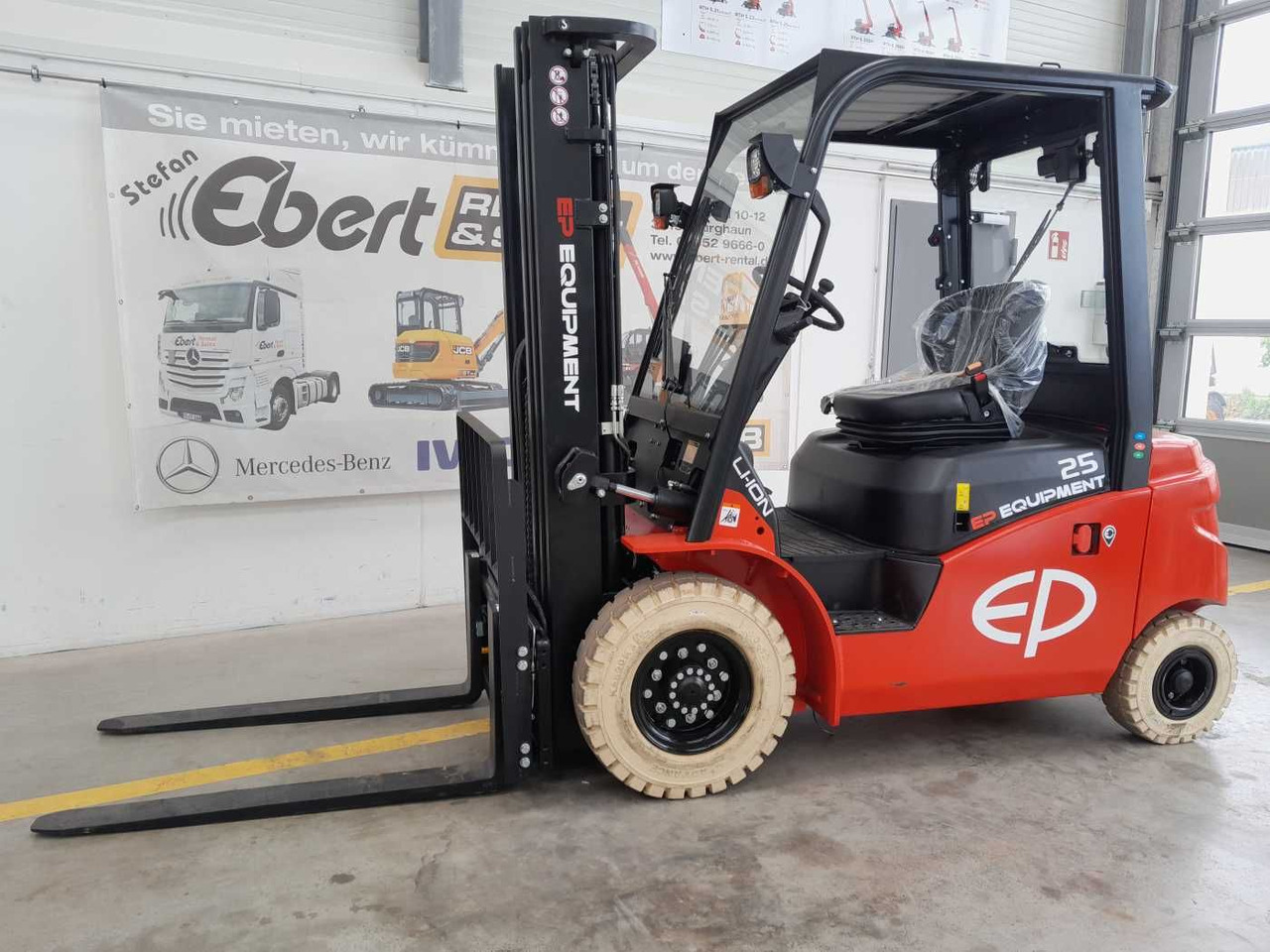 EP Equipment EFL253 / Triplex: 4,80m / SS / Neu - Sähkötrukki: kuva  EP Equipment EFL253 / Triplex: 4,80m / SS / Neu - Sähkötrukki EP Equipment EFL253 / Triplex: 4,80m / SS / Neu - Sähkötrukki: kuva  EP Equipment EFL253 / Triplex: 4,80m / SS / Neu - Sähkötrukki