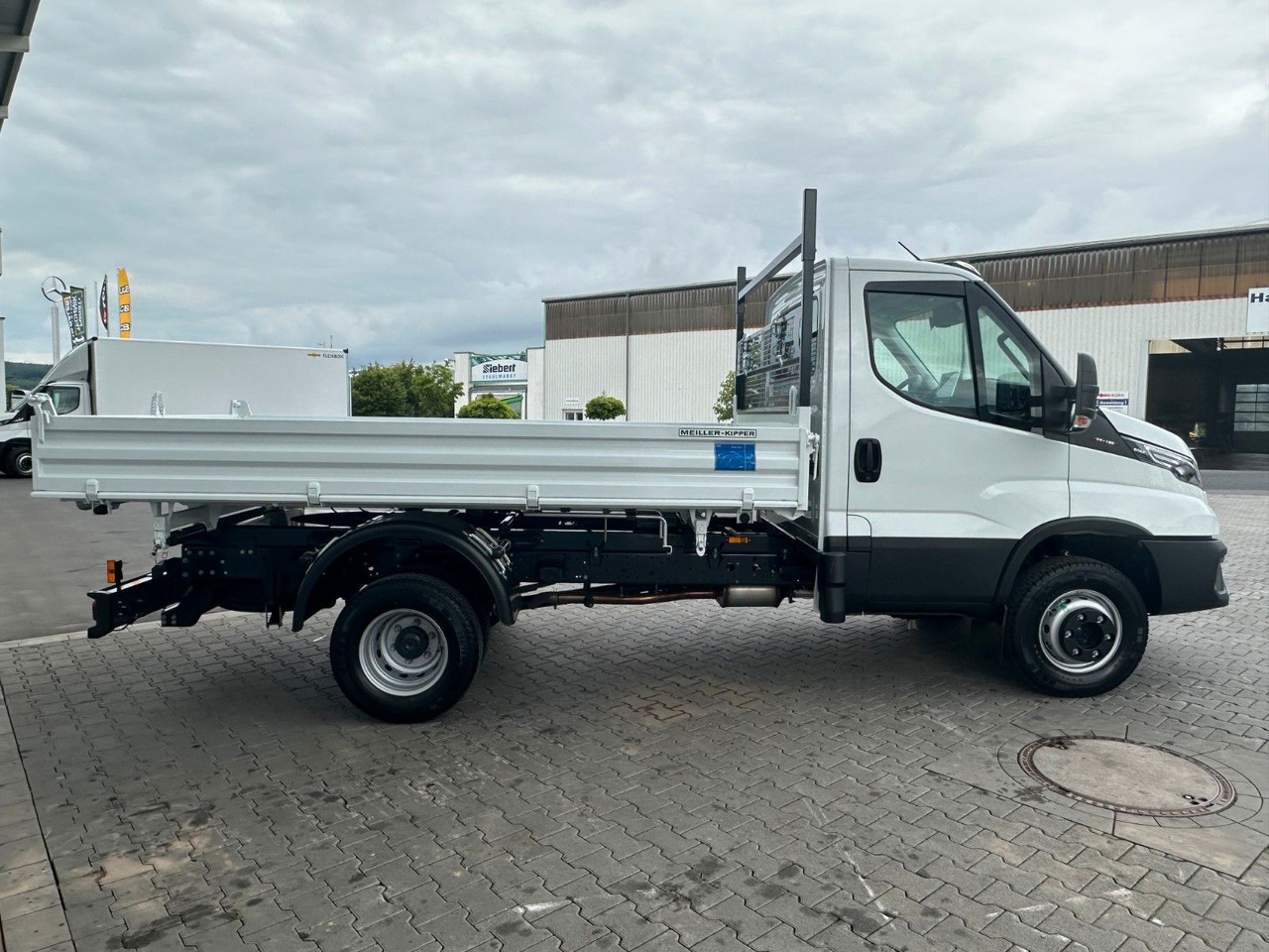 Iveco 70C18H 3-S.-Kipper Meiller *R3.450mm*2xAHK* - Kippilava-auto: kuva Iveco 70C18H 3-S.-Kipper Meiller *R3.450mm*2xAHK* - Kippilava-auto Iveco 70C18H 3-S.-Kipper Meiller *R3.450mm*2xAHK* - Kippilava-auto: kuva Iveco 70C18H 3-S.-Kipper Meiller *R3.450mm*2xAHK* - Kippilava-auto