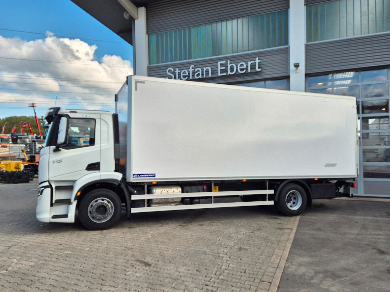 Iveco AD190S40/FP Lamberet Mitsubishi LBW Tür AHK - Refrigeraattori kuorma-auto: kuva Iveco AD190S40/FP Lamberet Mitsubishi LBW Tür AHK - Refrigeraattori kuorma-auto Iveco AD190S40/FP Lamberet Mitsubishi LBW Tür AHK - Refrigeraattori kuorma-auto: kuva Iveco AD190S40/FP Lamberet Mitsubishi LBW Tür AHK - Refrigeraattori kuorma-auto