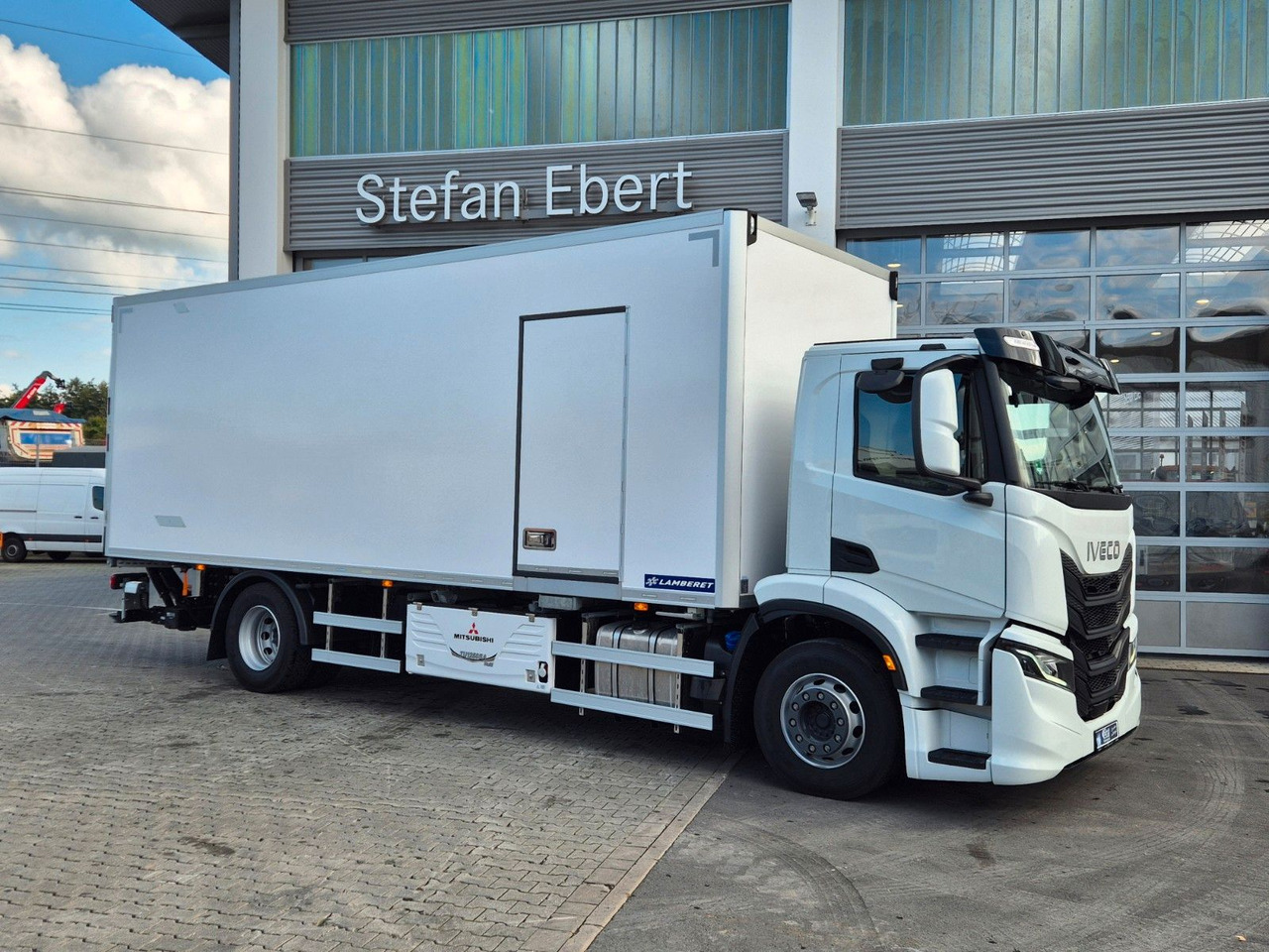 Iveco AD190S40/FP Lamberet Mitsubishi LBW Tür AHK - Refrigeraattori kuorma-auto: kuva Iveco AD190S40/FP Lamberet Mitsubishi LBW Tür AHK - Refrigeraattori kuorma-auto Iveco AD190S40/FP Lamberet Mitsubishi LBW Tür AHK - Refrigeraattori kuorma-auto: kuva Iveco AD190S40/FP Lamberet Mitsubishi LBW Tür AHK - Refrigeraattori kuorma-auto