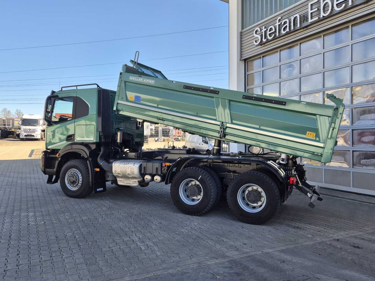 Iveco AT300X48Z HR OFF 6x6 Meiller-Kipper + Bordmatik - Kippiauto kuorma-auto: kuva Iveco AT300X48Z HR OFF 6x6 Meiller-Kipper + Bordmatik - Kippiauto kuorma-auto Iveco AT300X48Z HR OFF 6x6 Meiller-Kipper + Bordmatik - Kippiauto kuorma-auto: kuva Iveco AT300X48Z HR OFF 6x6 Meiller-Kipper + Bordmatik - Kippiauto kuorma-auto