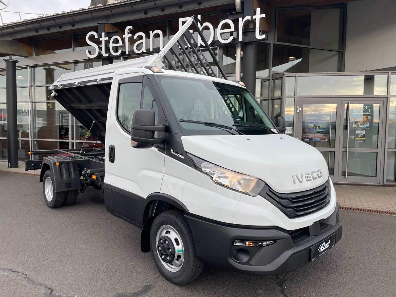 Iveco Daily 35C14 A8 *R3.450mm*Automatik* 7x vorhanden - Kippilava-auto: kuva Iveco Daily 35C14 A8 *R3.450mm*Automatik* 7x vorhanden - Kippilava-auto Iveco Daily 35C14 A8 *R3.450mm*Automatik* 7x vorhanden - Kippilava-auto: kuva Iveco Daily 35C14 A8 *R3.450mm*Automatik* 7x vorhanden - Kippilava-auto