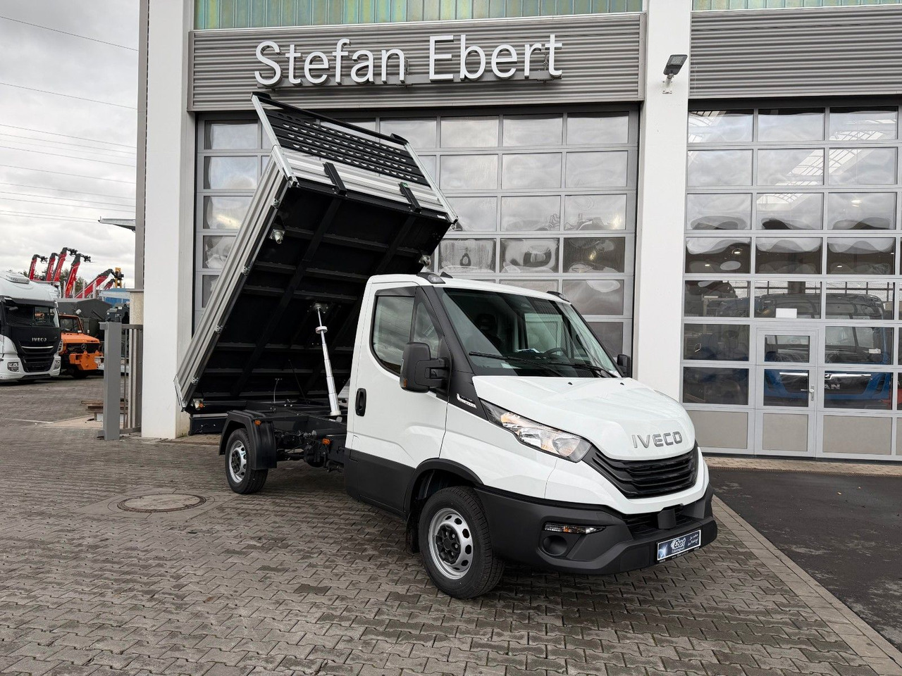 Iveco Daily 35S14 A8*R3.450mm*Automatik*Kamera*2Sitze* - Kippilava-auto: kuva Iveco Daily 35S14 A8*R3.450mm*Automatik*Kamera*2Sitze* - Kippilava-auto Iveco Daily 35S14 A8*R3.450mm*Automatik*Kamera*2Sitze* - Kippilava-auto: kuva Iveco Daily 35S14 A8*R3.450mm*Automatik*Kamera*2Sitze* - Kippilava-auto