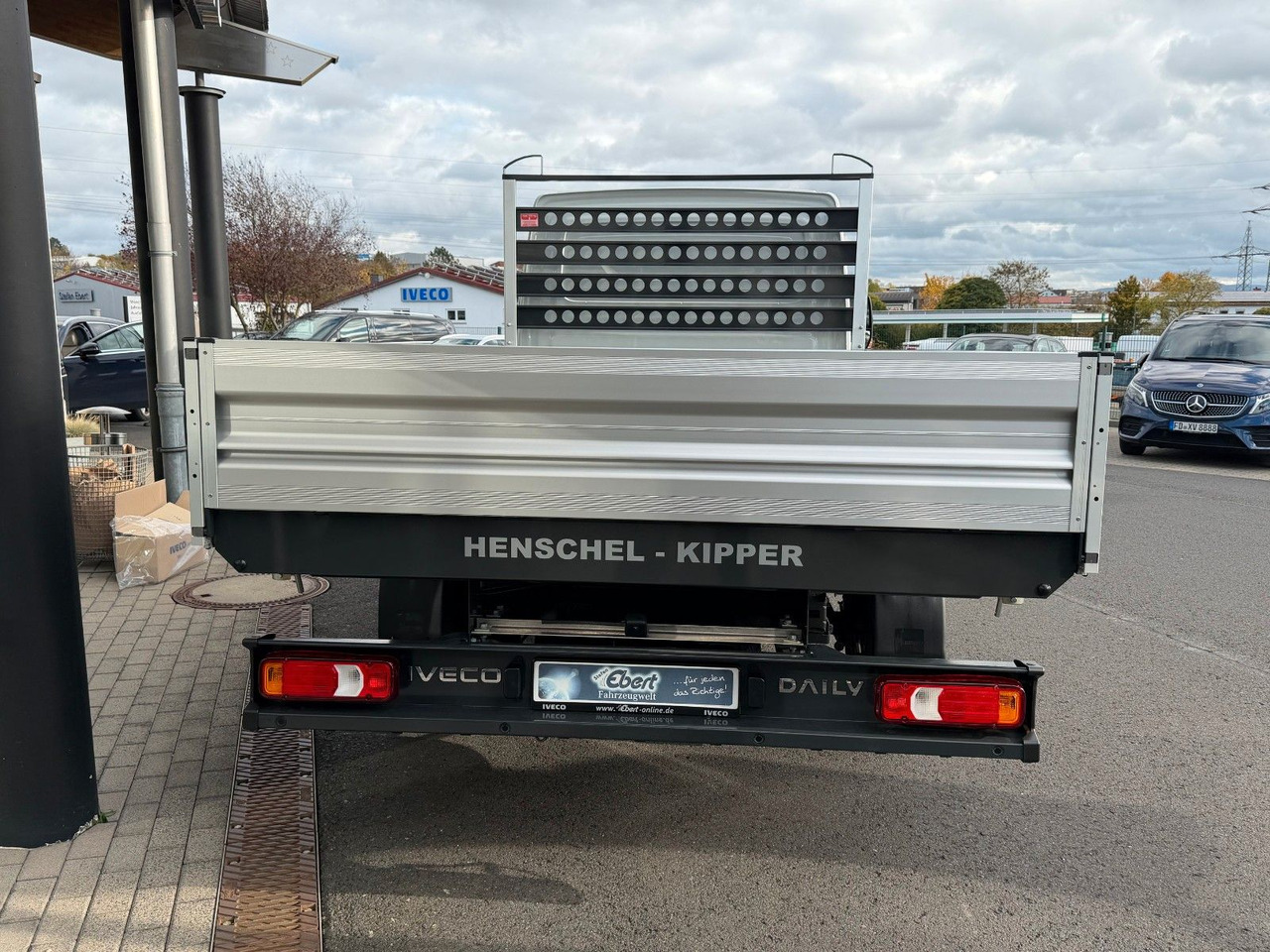 Iveco Daily 35S14 A8*R3.450mm*Automatik*Kamera*3Sitze* - Kippilava-auto: kuva Iveco Daily 35S14 A8*R3.450mm*Automatik*Kamera*3Sitze* - Kippilava-auto Iveco Daily 35S14 A8*R3.450mm*Automatik*Kamera*3Sitze* - Kippilava-auto: kuva Iveco Daily 35S14 A8*R3.450mm*Automatik*Kamera*3Sitze* - Kippilava-auto