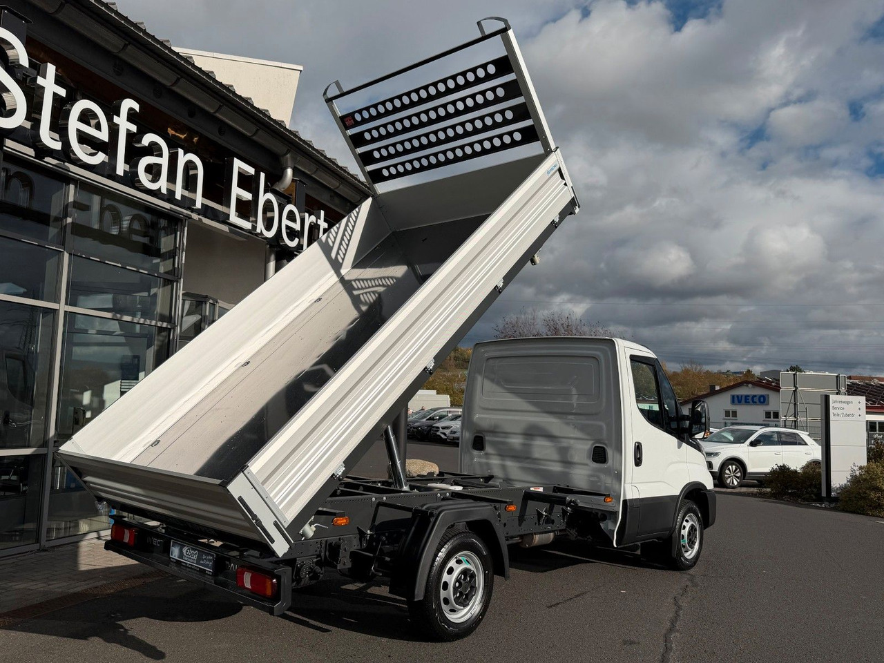 Iveco Daily 35S16 A8 *R3.450mm*Automatik*Klima* 3x - Kippilava-auto: kuva Iveco Daily 35S16 A8 *R3.450mm*Automatik*Klima* 3x - Kippilava-auto Iveco Daily 35S16 A8 *R3.450mm*Automatik*Klima* 3x - Kippilava-auto: kuva Iveco Daily 35S16 A8 *R3.450mm*Automatik*Klima* 3x - Kippilava-auto