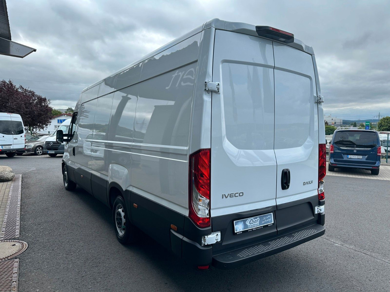 Iveco Daily 35S16 HA8 3.0L *R4.100mm*Automatik*Kamera* - Pakettiauto: kuva Iveco Daily 35S16 HA8 3.0L *R4.100mm*Automatik*Kamera* - Pakettiauto Iveco Daily 35S16 HA8 3.0L *R4.100mm*Automatik*Kamera* - Pakettiauto: kuva Iveco Daily 35S16 HA8 3.0L *R4.100mm*Automatik*Kamera* - Pakettiauto