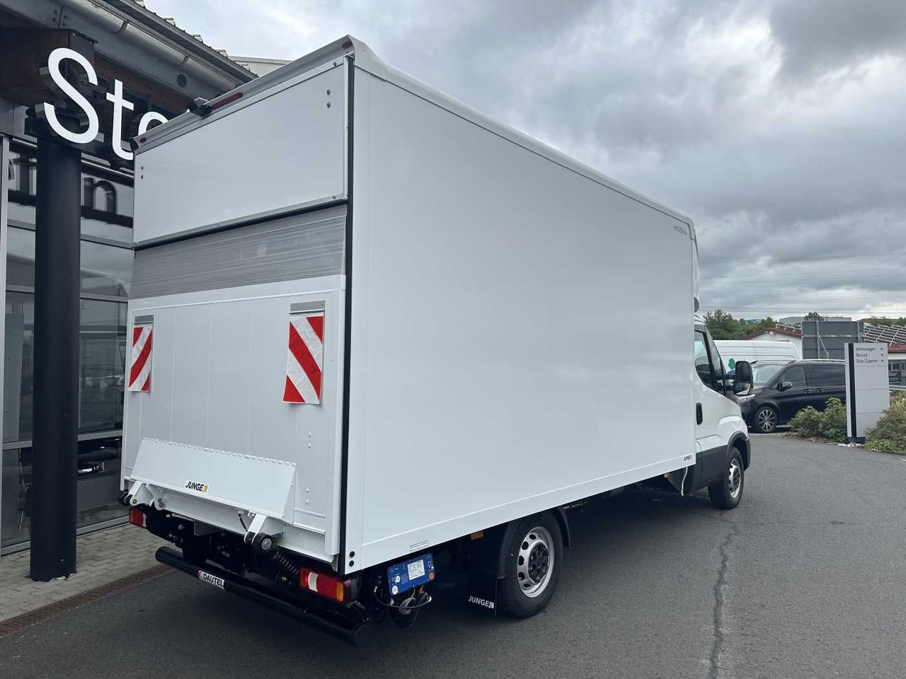Jakeluauto Iveco Daily 35S16 HA8/P Koffer *R4.100mm* LBW*Luft*: kuva Jakeluauto Iveco Daily 35S16 HA8/P Koffer *R4.100mm* LBW*Luft*