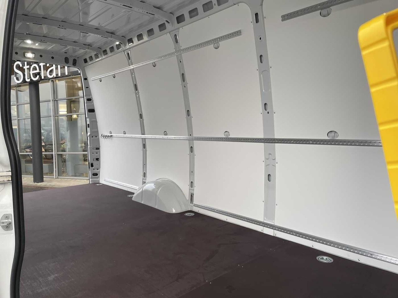 Pakettiauto Iveco Daily 35S16V *Klima*R4.100mm*: kuva Pakettiauto Iveco Daily 35S16V *Klima*R4.100mm*