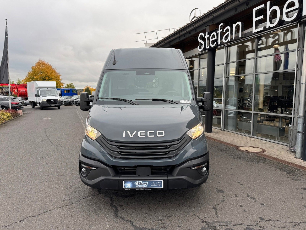 Iveco Daily 35S18HA8 3.0L *R3.520mm*AHK*2xSchiebetür* - Pakettiauto: kuva Iveco Daily 35S18HA8 3.0L *R3.520mm*AHK*2xSchiebetür* - Pakettiauto Iveco Daily 35S18HA8 3.0L *R3.520mm*AHK*2xSchiebetür* - Pakettiauto: kuva Iveco Daily 35S18HA8 3.0L *R3.520mm*AHK*2xSchiebetür* - Pakettiauto