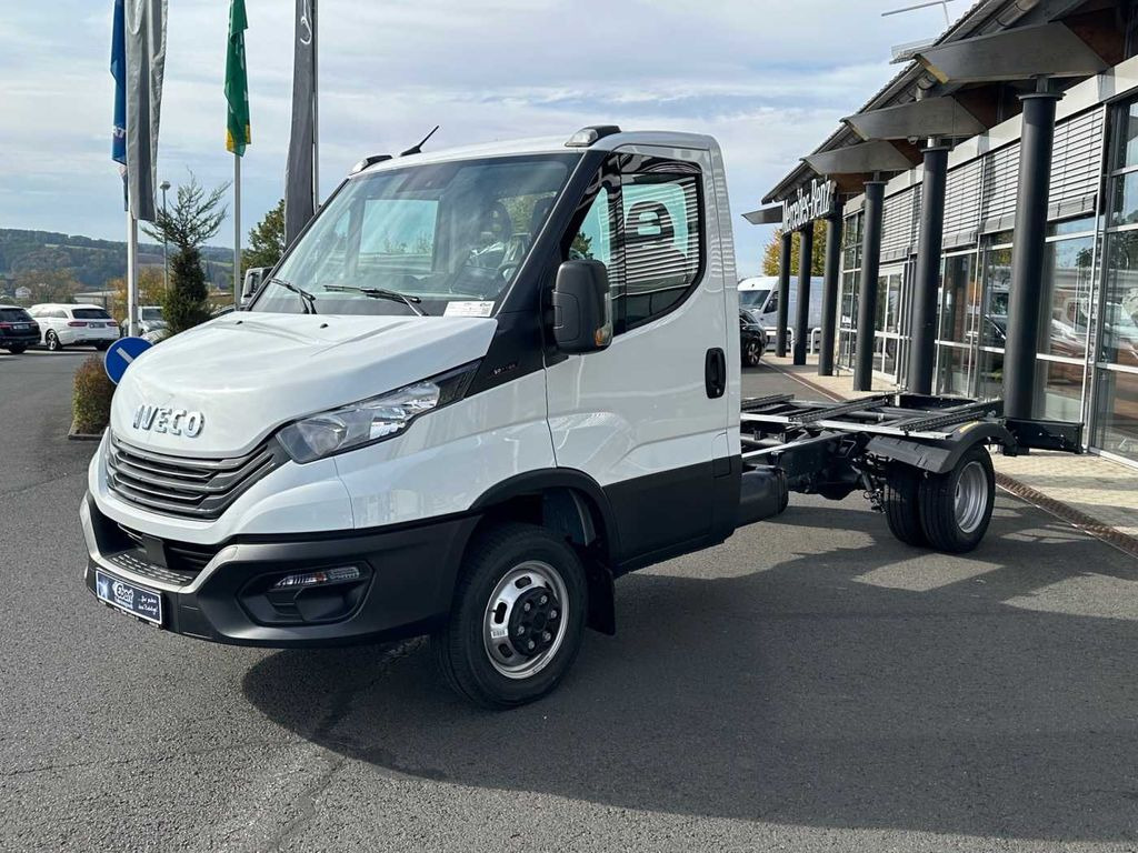 Iveco Daily 50C18 3.0L *R3750mm*Navi*Klima* 3x - Kuorma-auto alusta: kuva Iveco Daily 50C18 3.0L *R3750mm*Navi*Klima* 3x - Kuorma-auto alusta Iveco Daily 50C18 3.0L *R3750mm*Navi*Klima* 3x - Kuorma-auto alusta: kuva Iveco Daily 50C18 3.0L *R3750mm*Navi*Klima* 3x - Kuorma-auto alusta