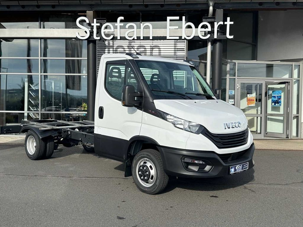 Iveco Daily 50C18 3.0L *R3750mm*Navi*Klima* 3x - Kuorma-auto alusta: kuva Iveco Daily 50C18 3.0L *R3750mm*Navi*Klima* 3x - Kuorma-auto alusta Iveco Daily 50C18 3.0L *R3750mm*Navi*Klima* 3x - Kuorma-auto alusta: kuva Iveco Daily 50C18 3.0L *R3750mm*Navi*Klima* 3x - Kuorma-auto alusta