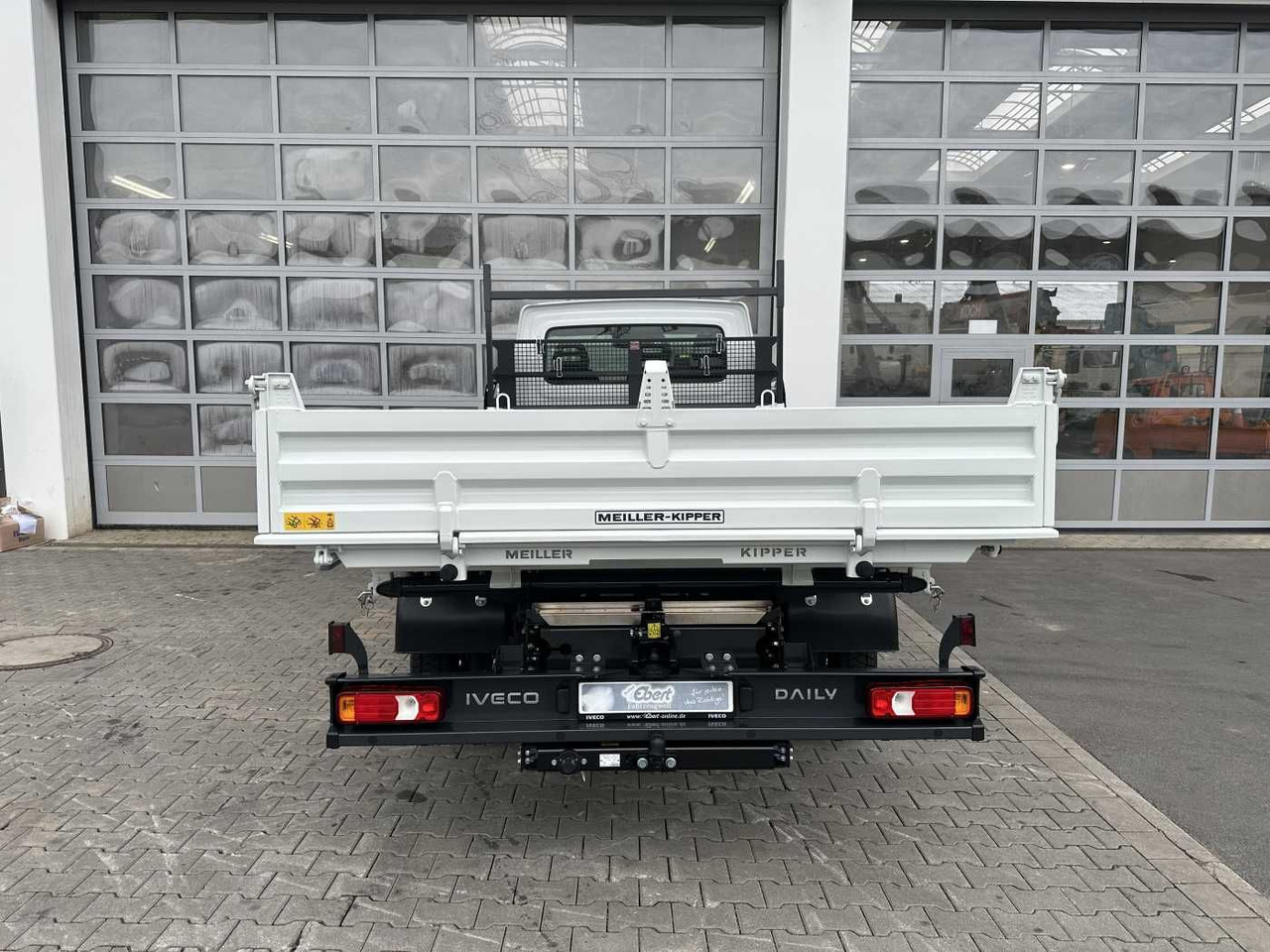 Iveco Daily 70C18H 3-S.-Kipper *R3.750mm*2xAHK* 4x - Kippilava-auto: kuva Iveco Daily 70C18H 3-S.-Kipper *R3.750mm*2xAHK* 4x - Kippilava-auto Iveco Daily 70C18H 3-S.-Kipper *R3.750mm*2xAHK* 4x - Kippilava-auto: kuva Iveco Daily 70C18H 3-S.-Kipper *R3.750mm*2xAHK* 4x - Kippilava-auto