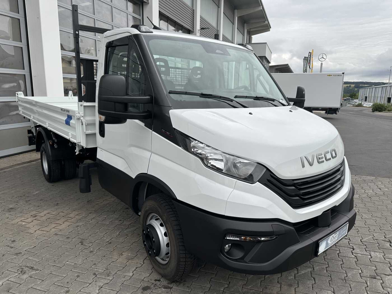 Iveco Daily 70C18H 3-S.-Kipper *R3.750mm*2xAHK* 4x - Kippilava-auto: kuva Iveco Daily 70C18H 3-S.-Kipper *R3.750mm*2xAHK* 4x - Kippilava-auto Iveco Daily 70C18H 3-S.-Kipper *R3.750mm*2xAHK* 4x - Kippilava-auto: kuva Iveco Daily 70C18H 3-S.-Kipper *R3.750mm*2xAHK* 4x - Kippilava-auto