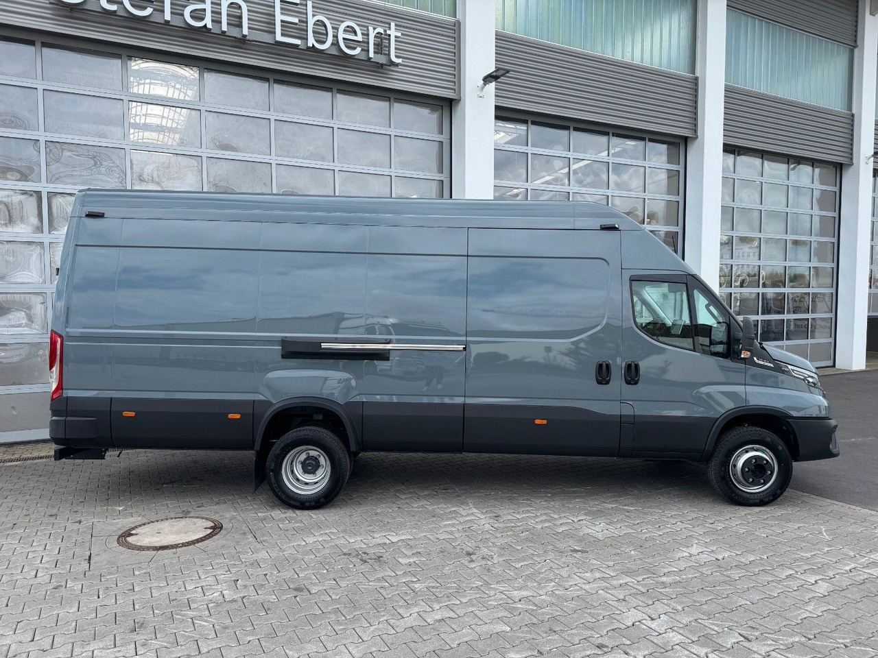 Iveco Daily 70C21 3.0L *L4*H3*Automatik*LED*Luft* 2x - Pakettiauto: kuva Iveco Daily 70C21 3.0L *L4*H3*Automatik*LED*Luft* 2x - Pakettiauto Iveco Daily 70C21 3.0L *L4*H3*Automatik*LED*Luft* 2x - Pakettiauto: kuva Iveco Daily 70C21 3.0L *L4*H3*Automatik*LED*Luft* 2x - Pakettiauto