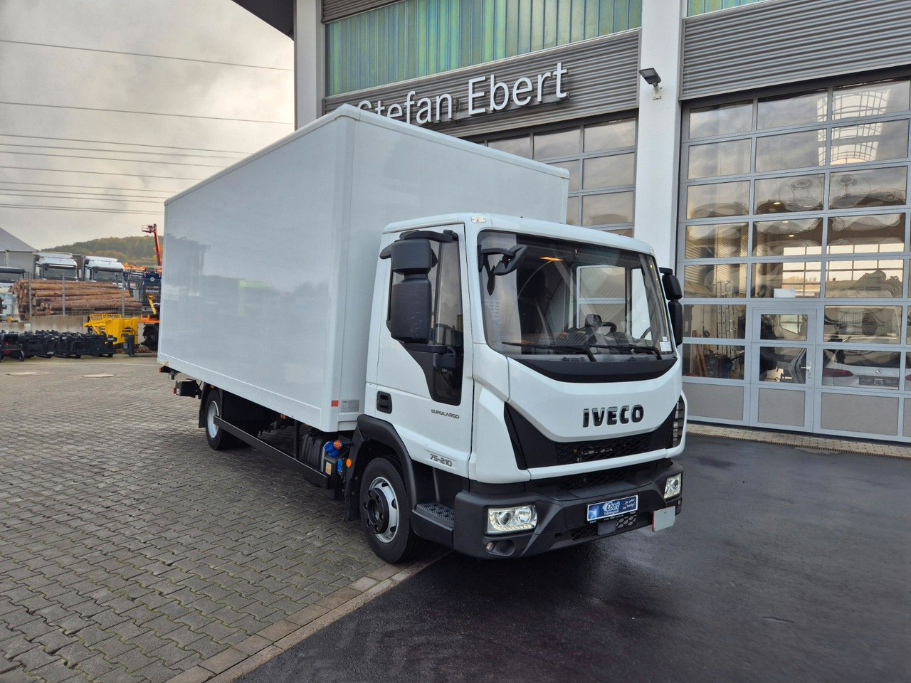 Iveco Eurocargo 75-210 Koffer LBW - Jakeluauto: kuva Iveco Eurocargo 75-210 Koffer LBW - Jakeluauto Iveco Eurocargo 75-210 Koffer LBW - Jakeluauto: kuva Iveco Eurocargo 75-210 Koffer LBW - Jakeluauto