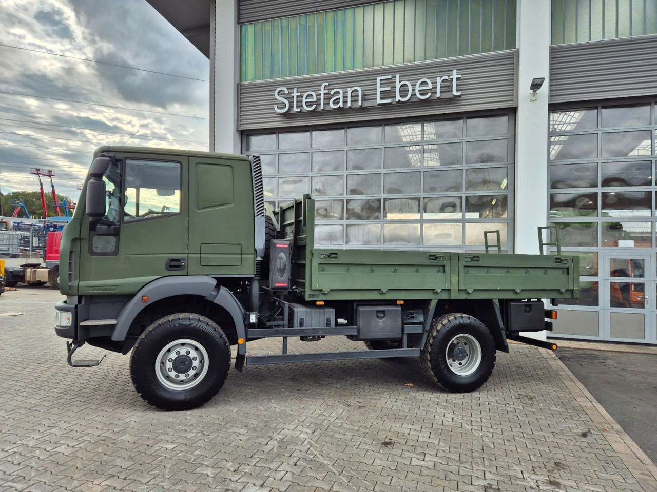 Iveco Eurocargo ML100E22WM-BW 4x4 Pritsche L-Haus Bett - Lava-kuorma-auto: kuva Iveco Eurocargo ML100E22WM-BW 4x4 Pritsche L-Haus Bett - Lava-kuorma-auto Iveco Eurocargo ML100E22WM-BW 4x4 Pritsche L-Haus Bett - Lava-kuorma-auto: kuva Iveco Eurocargo ML100E22WM-BW 4x4 Pritsche L-Haus Bett - Lava-kuorma-auto