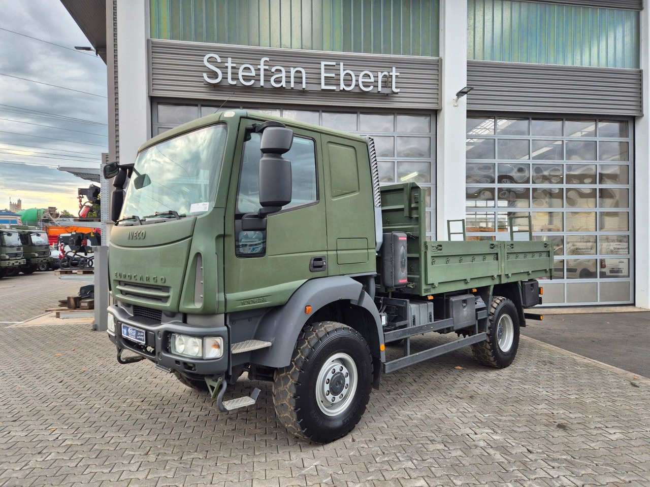 Iveco Eurocargo ML100E22WM-BW 4x4 Pritsche L-Haus Bett - Lava-kuorma-auto: kuva Iveco Eurocargo ML100E22WM-BW 4x4 Pritsche L-Haus Bett - Lava-kuorma-auto Iveco Eurocargo ML100E22WM-BW 4x4 Pritsche L-Haus Bett - Lava-kuorma-auto: kuva Iveco Eurocargo ML100E22WM-BW 4x4 Pritsche L-Haus Bett - Lava-kuorma-auto