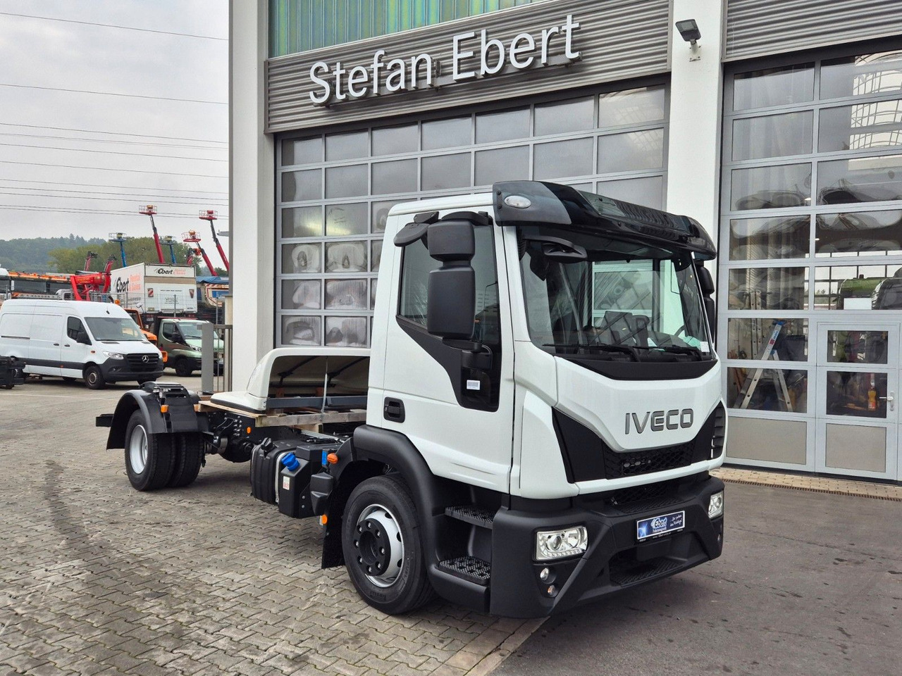 Iveco Eurocargo ML120E21/FP Spoiler Klima Xenon 3 St. - Kuorma-auto alusta: kuva  Iveco Eurocargo ML120E21/FP Spoiler Klima Xenon 3 St. - Kuorma-auto alusta Iveco Eurocargo ML120E21/FP Spoiler Klima Xenon 3 St. - Kuorma-auto alusta: kuva  Iveco Eurocargo ML120E21/FP Spoiler Klima Xenon 3 St. - Kuorma-auto alusta