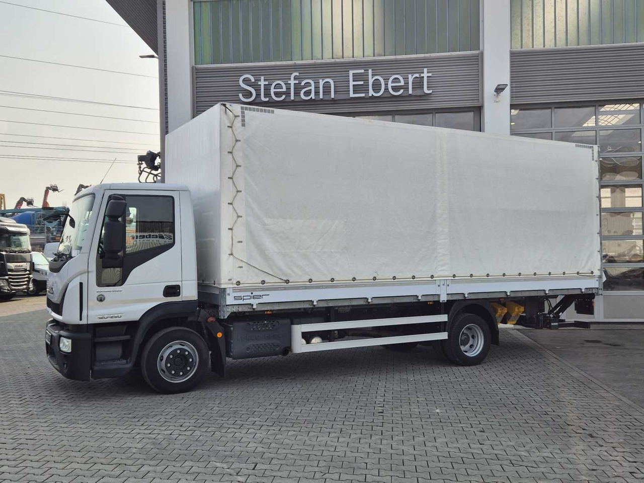 Iveco Eurocargo ML120E25 LBW 1.500kg Klima 3 Sitze - Pressukapelli kuorma-auto: kuva Iveco Eurocargo ML120E25 LBW 1.500kg Klima 3 Sitze - Pressukapelli kuorma-auto Iveco Eurocargo ML120E25 LBW 1.500kg Klima 3 Sitze - Pressukapelli kuorma-auto: kuva Iveco Eurocargo ML120E25 LBW 1.500kg Klima 3 Sitze - Pressukapelli kuorma-auto