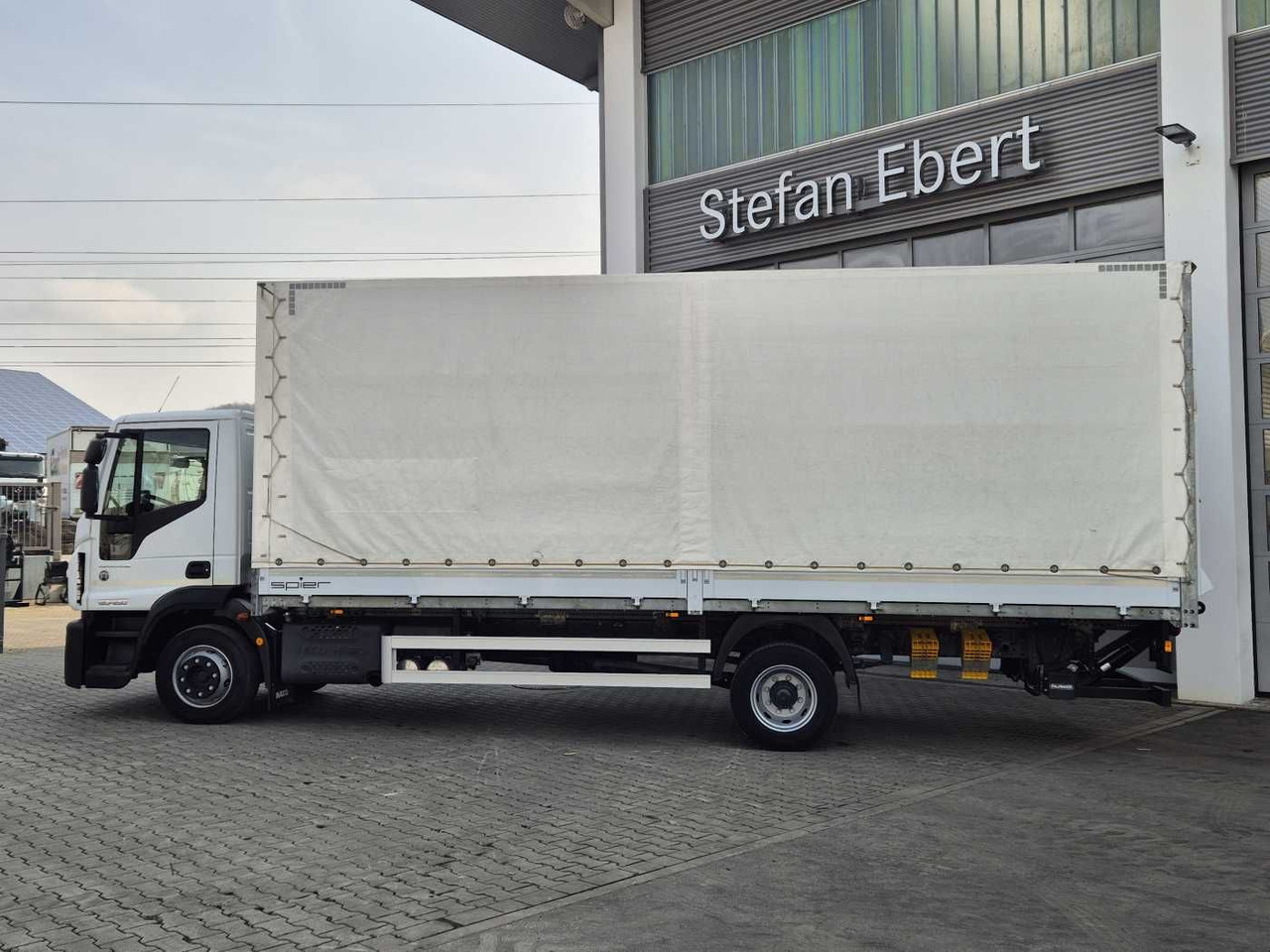 Iveco Eurocargo ML120E25 LBW 1.500kg Klima 3 Sitze - Pressukapelli kuorma-auto: kuva Iveco Eurocargo ML120E25 LBW 1.500kg Klima 3 Sitze - Pressukapelli kuorma-auto Iveco Eurocargo ML120E25 LBW 1.500kg Klima 3 Sitze - Pressukapelli kuorma-auto: kuva Iveco Eurocargo ML120E25 LBW 1.500kg Klima 3 Sitze - Pressukapelli kuorma-auto