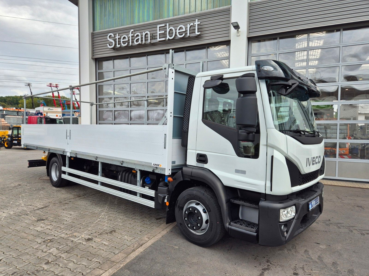 Iveco Eurocargo ML140E28/P Gerüstbau 3 Sitze AHK Klima - Lava-kuorma-auto: kuva Iveco Eurocargo ML140E28/P Gerüstbau 3 Sitze AHK Klima - Lava-kuorma-auto Iveco Eurocargo ML140E28/P Gerüstbau 3 Sitze AHK Klima - Lava-kuorma-auto: kuva Iveco Eurocargo ML140E28/P Gerüstbau 3 Sitze AHK Klima - Lava-kuorma-auto