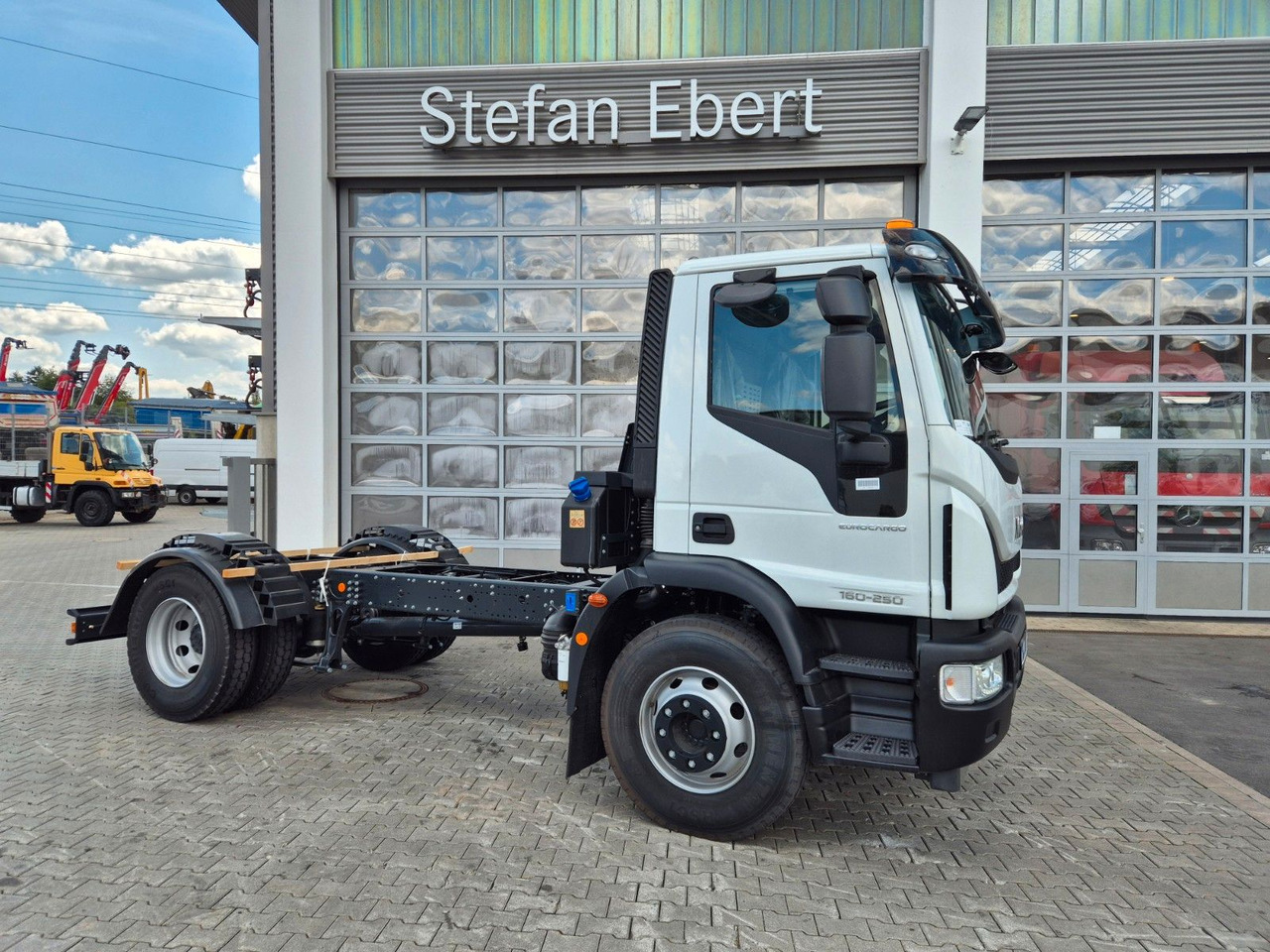 Iveco Eurocargo ML160E25/P EVI_E 4x2 RHD Rechtslenker - Lakaisuauto: kuva Iveco Eurocargo ML160E25/P EVI_E 4x2 RHD Rechtslenker - Lakaisuauto Iveco Eurocargo ML160E25/P EVI_E 4x2 RHD Rechtslenker - Lakaisuauto: kuva Iveco Eurocargo ML160E25/P EVI_E 4x2 RHD Rechtslenker - Lakaisuauto