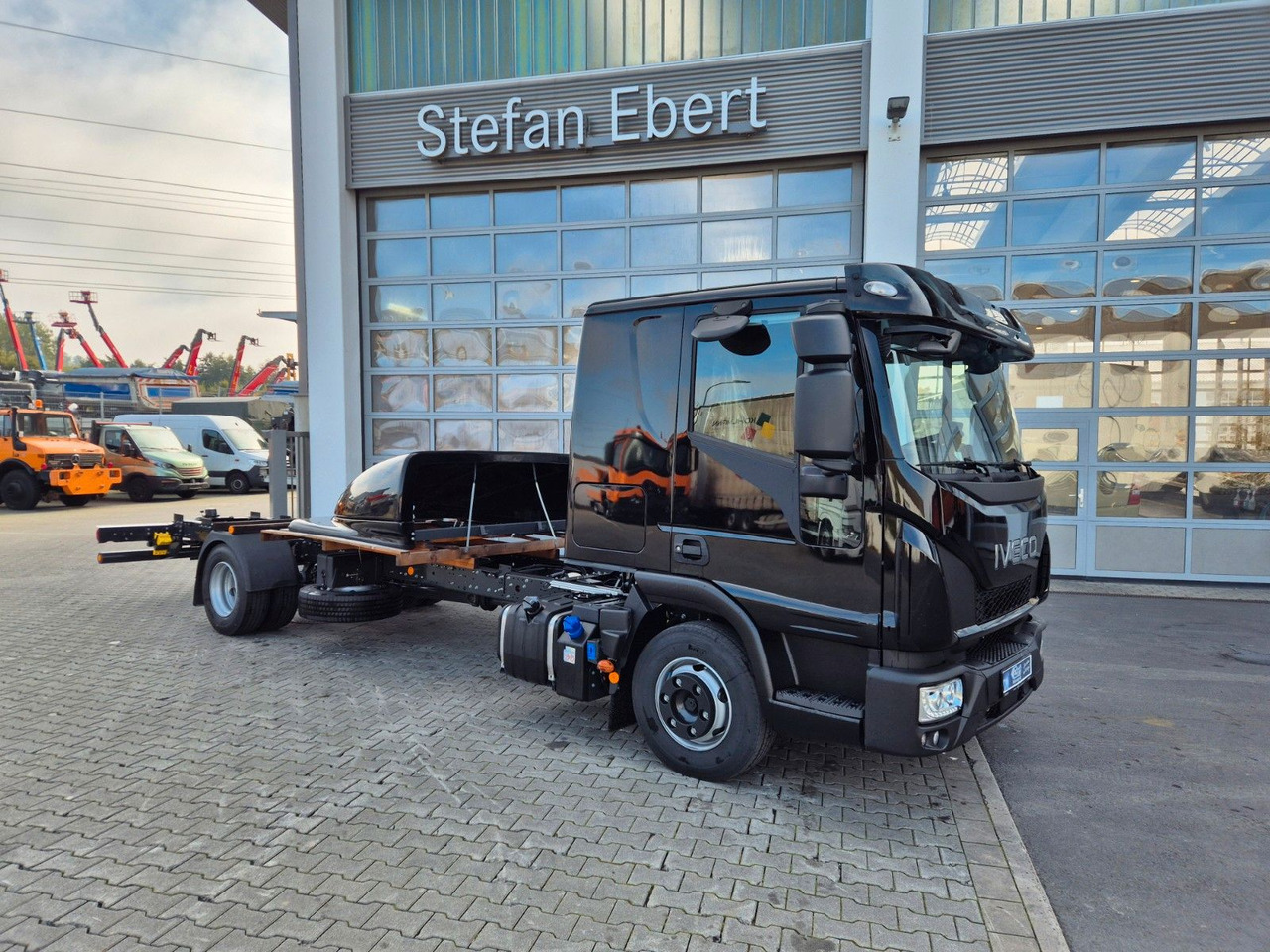 Iveco Eurocargo ML80E22/P 2x AHK Klima Standh. Bett - Kuorma-auto alusta: kuva  Iveco Eurocargo ML80E22/P 2x AHK Klima Standh. Bett - Kuorma-auto alusta Iveco Eurocargo ML80E22/P 2x AHK Klima Standh. Bett - Kuorma-auto alusta: kuva  Iveco Eurocargo ML80E22/P 2x AHK Klima Standh. Bett - Kuorma-auto alusta