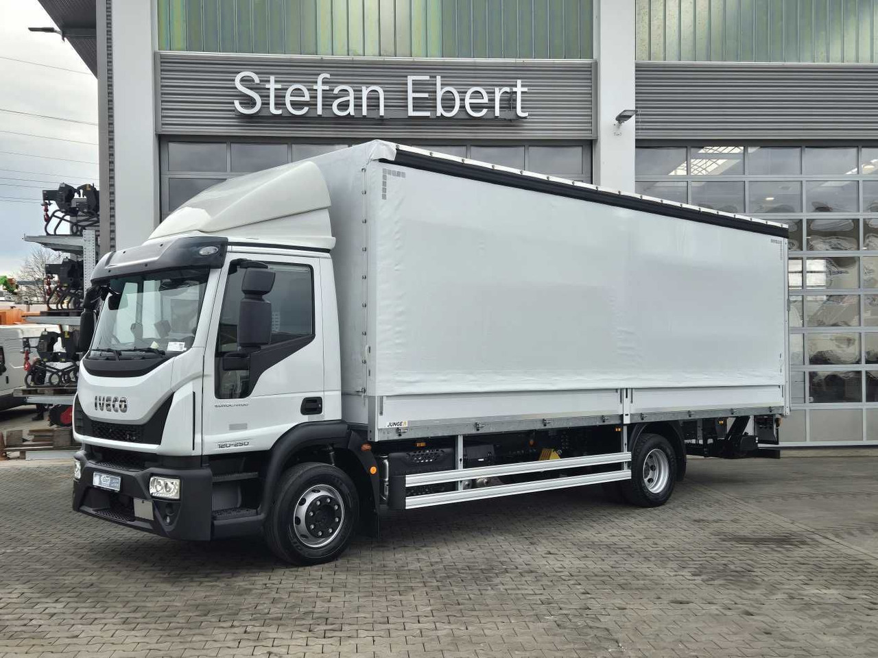 Iveco ML120E25/P 2x Schiebeplane AHK LBW Kamera - Pressukapelli kuorma-auto: kuva Iveco ML120E25/P 2x Schiebeplane AHK LBW Kamera - Pressukapelli kuorma-auto Iveco ML120E25/P 2x Schiebeplane AHK LBW Kamera - Pressukapelli kuorma-auto: kuva Iveco ML120E25/P 2x Schiebeplane AHK LBW Kamera - Pressukapelli kuorma-auto