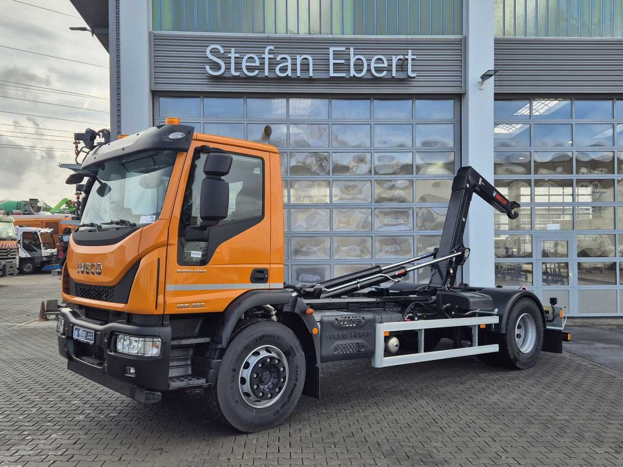 Iveco ML180E32/P HIAB ULT14S51 AHK Standheizung - Koukkulava kuorma-auto: kuva Iveco ML180E32/P HIAB ULT14S51 AHK Standheizung - Koukkulava kuorma-auto Iveco ML180E32/P HIAB ULT14S51 AHK Standheizung - Koukkulava kuorma-auto: kuva Iveco ML180E32/P HIAB ULT14S51 AHK Standheizung - Koukkulava kuorma-auto