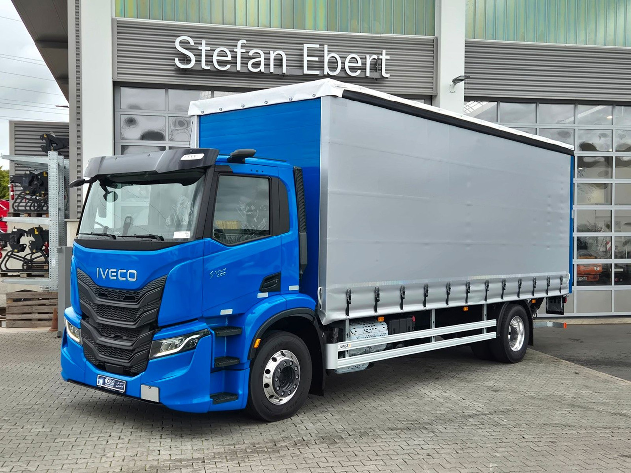 Iveco S-Way AD190S40/P Curtainsider *MirrorCam*LBW* - Pressukapelli kuorma-auto: kuva Iveco S-Way AD190S40/P Curtainsider *MirrorCam*LBW* - Pressukapelli kuorma-auto Iveco S-Way AD190S40/P Curtainsider *MirrorCam*LBW* - Pressukapelli kuorma-auto: kuva Iveco S-Way AD190S40/P Curtainsider *MirrorCam*LBW* - Pressukapelli kuorma-auto