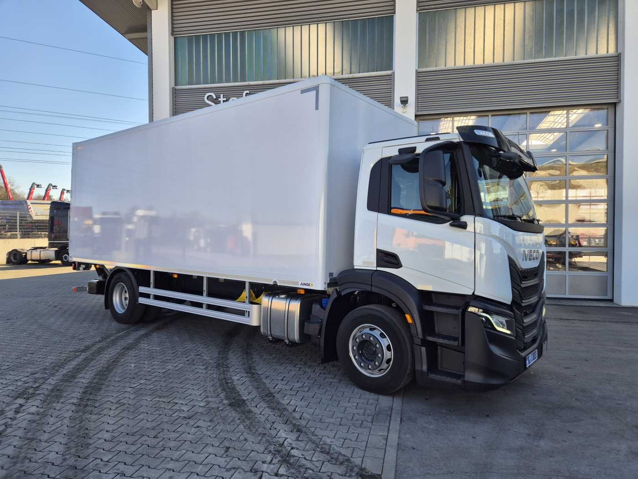 Iveco S-Way AD190S40/P Junge AHK LBW 2.000kg - Umpikori kuorma-auto: kuva Iveco S-Way AD190S40/P Junge AHK LBW 2.000kg - Umpikori kuorma-auto Iveco S-Way AD190S40/P Junge AHK LBW 2.000kg - Umpikori kuorma-auto: kuva Iveco S-Way AD190S40/P Junge AHK LBW 2.000kg - Umpikori kuorma-auto