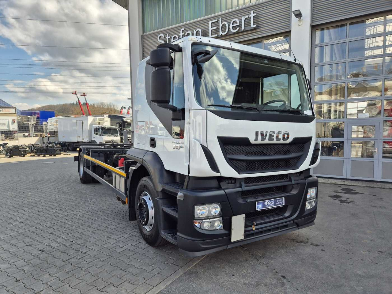 Iveco Stralis AT190S31/P BDF Klima Standh. AHK Bett - Konttialus/ Vaihtokuormatilat kuorma-auto: kuva Iveco Stralis AT190S31/P BDF Klima Standh. AHK Bett - Konttialus/ Vaihtokuormatilat kuorma-auto Iveco Stralis AT190S31/P BDF Klima Standh. AHK Bett - Konttialus/ Vaihtokuormatilat kuorma-auto: kuva Iveco Stralis AT190S31/P BDF Klima Standh. AHK Bett - Konttialus/ Vaihtokuormatilat kuorma-auto