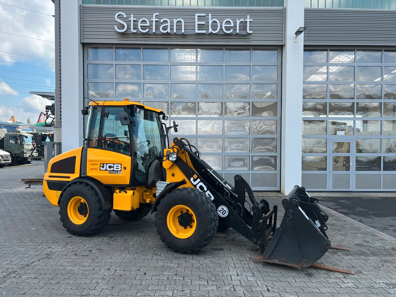 JCB 407 SV / nur 268h! / Klappschaufel & Gabel - Pyöräkuormaaja: kuva JCB 407 SV / nur 268h! / Klappschaufel & Gabel - Pyöräkuormaaja JCB 407 SV / nur 268h! / Klappschaufel & Gabel - Pyöräkuormaaja: kuva JCB 407 SV / nur 268h! / Klappschaufel & Gabel - Pyöräkuormaaja