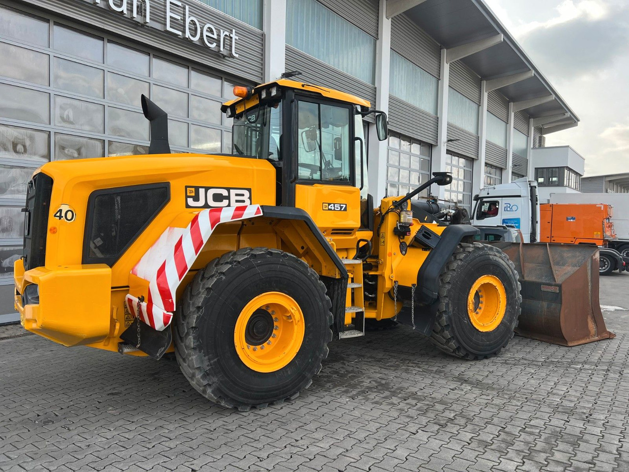 JCB 457 ZX T4F / 3.246 h / 2016 / Waage mit Drucker - Pyöräkuormaaja: kuva JCB 457 ZX T4F / 3.246 h / 2016 / Waage mit Drucker - Pyöräkuormaaja JCB 457 ZX T4F / 3.246 h / 2016 / Waage mit Drucker - Pyöräkuormaaja: kuva JCB 457 ZX T4F / 3.246 h / 2016 / Waage mit Drucker - Pyöräkuormaaja