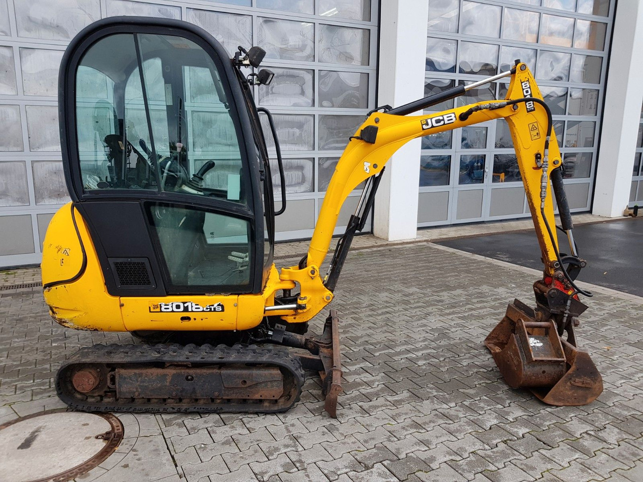 JCB 8018 / 3.420h / hydrl. Grabenräumer / Tieflöffel - Minikuormaaja: kuva JCB 8018 / 3.420h / hydrl. Grabenräumer / Tieflöffel - Minikuormaaja JCB 8018 / 3.420h / hydrl. Grabenräumer / Tieflöffel - Minikuormaaja: kuva JCB 8018 / 3.420h / hydrl. Grabenräumer / Tieflöffel - Minikuormaaja