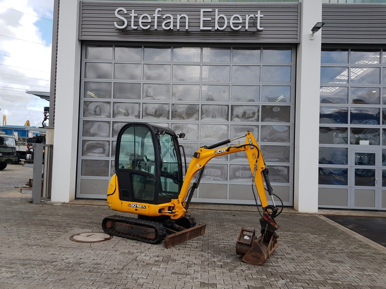 JCB 8018 / 3.420h / hydrl. Grabenräumer / Tieflöffel - Minikuormaaja: kuva JCB 8018 / 3.420h / hydrl. Grabenräumer / Tieflöffel - Minikuormaaja JCB 8018 / 3.420h / hydrl. Grabenräumer / Tieflöffel - Minikuormaaja: kuva JCB 8018 / 3.420h / hydrl. Grabenräumer / Tieflöffel - Minikuormaaja