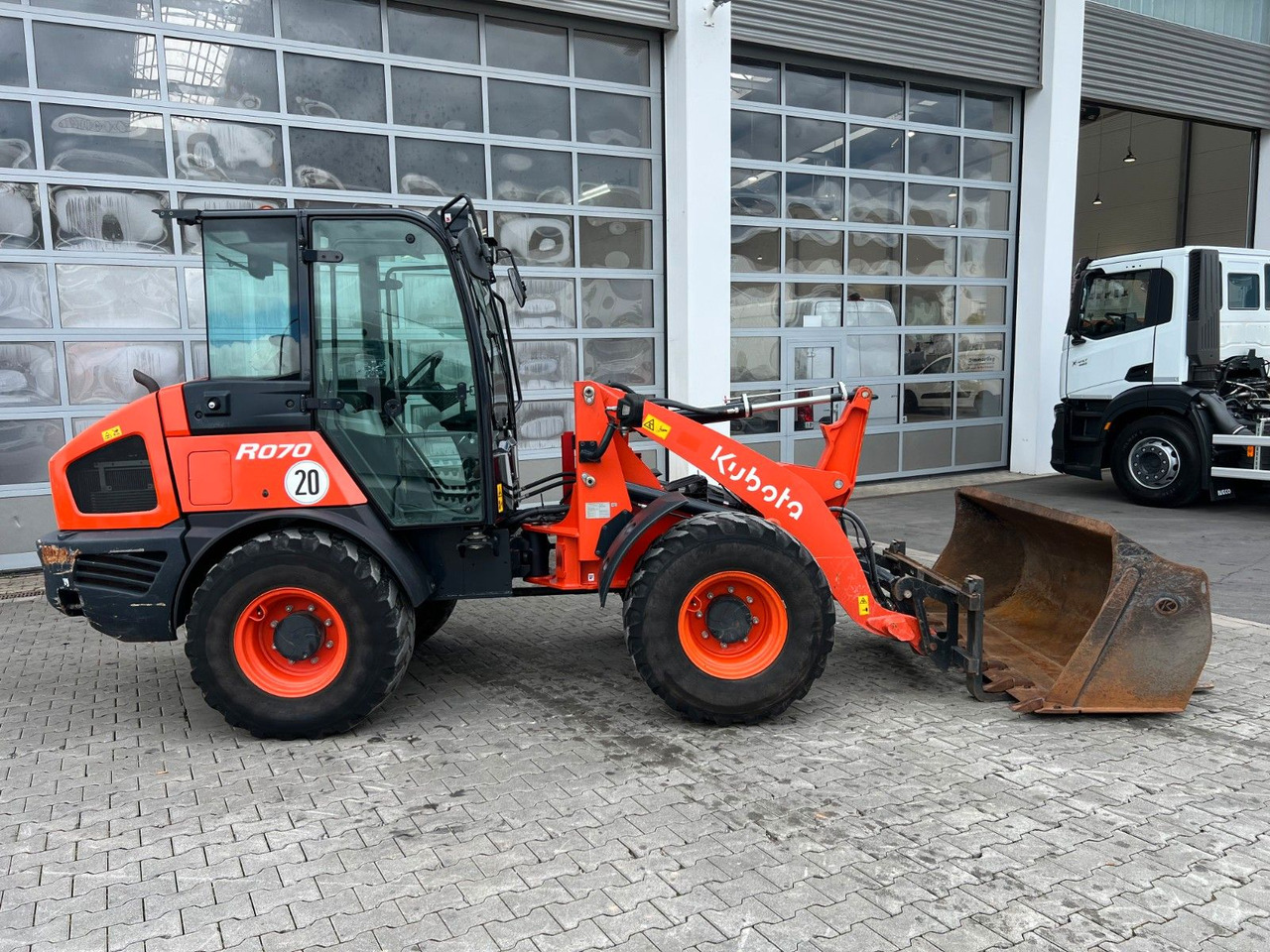 Kubota R070 / Gabel & Schaufel / nur 1.869h! - Pyöräkuormaaja: kuva Kubota R070 / Gabel & Schaufel / nur 1.869h! - Pyöräkuormaaja Kubota R070 / Gabel & Schaufel / nur 1.869h! - Pyöräkuormaaja: kuva Kubota R070 / Gabel & Schaufel / nur 1.869h! - Pyöräkuormaaja