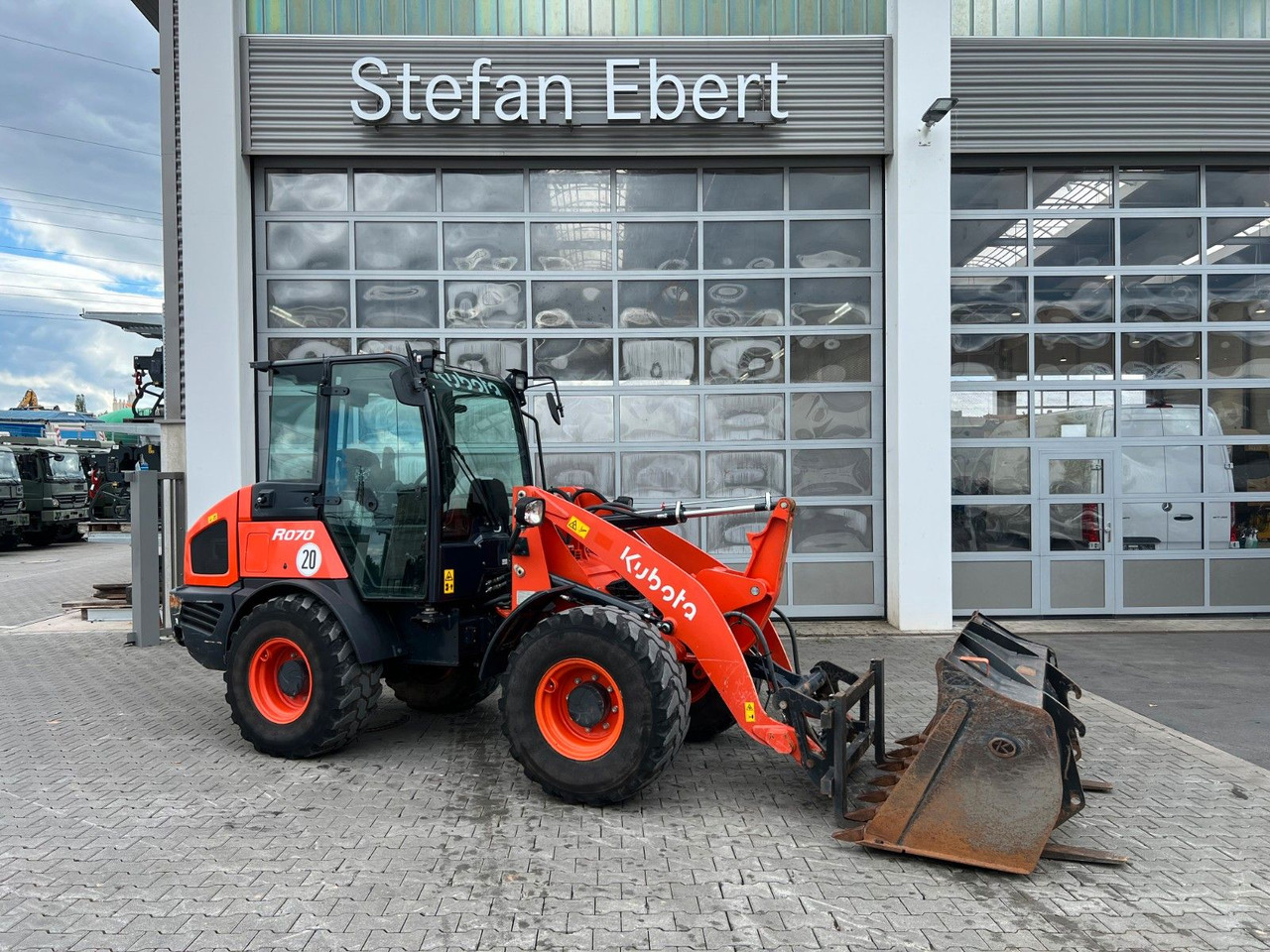 Kubota R070 / Gabel & Schaufel / nur 1.869h! - Pyöräkuormaaja: kuva Kubota R070 / Gabel & Schaufel / nur 1.869h! - Pyöräkuormaaja Kubota R070 / Gabel & Schaufel / nur 1.869h! - Pyöräkuormaaja: kuva Kubota R070 / Gabel & Schaufel / nur 1.869h! - Pyöräkuormaaja