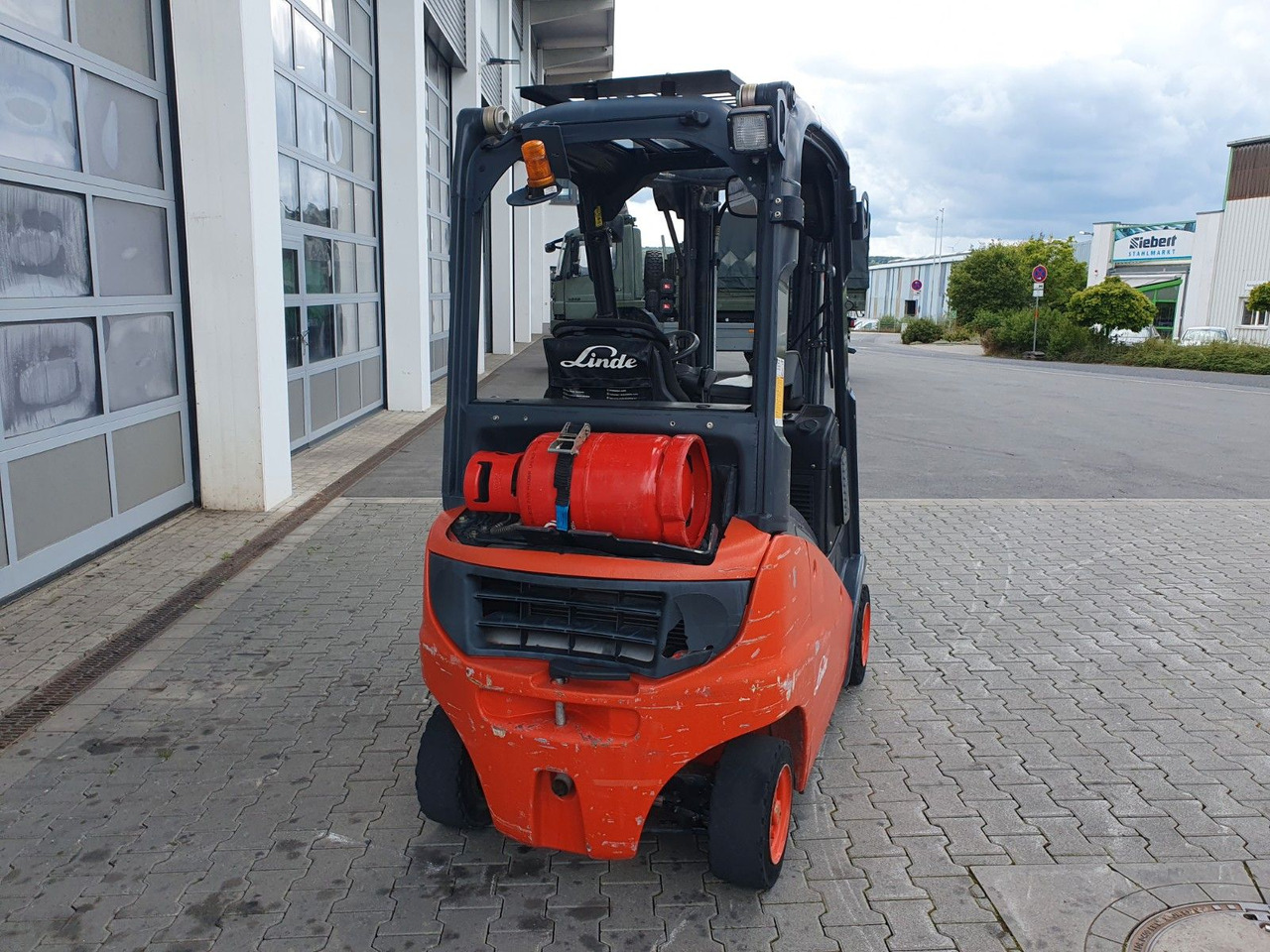 Linde H16 T-01 / 4,6m / nur: 3.260h / Gas / SS - Vastapainotrukki: kuva Linde H16 T-01 / 4,6m / nur: 3.260h / Gas / SS - Vastapainotrukki Linde H16 T-01 / 4,6m / nur: 3.260h / Gas / SS - Vastapainotrukki: kuva Linde H16 T-01 / 4,6m / nur: 3.260h / Gas / SS - Vastapainotrukki