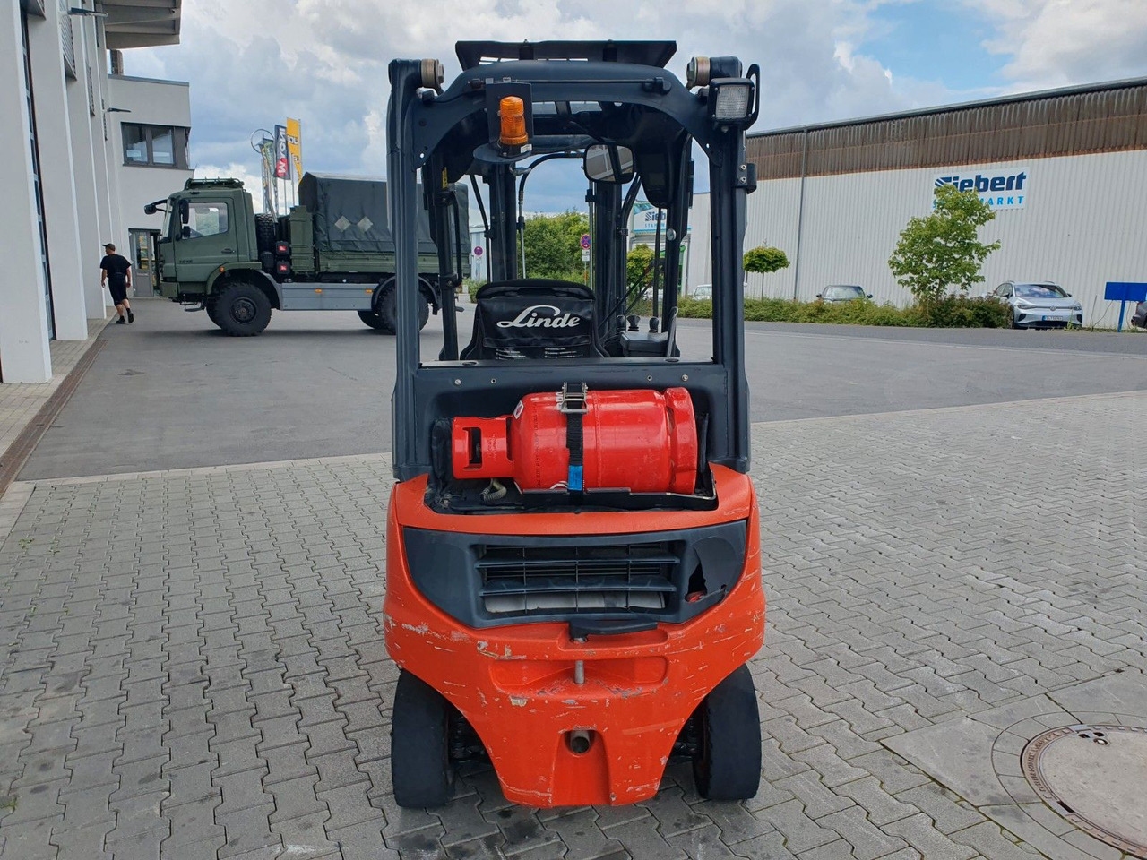 Linde H16 T-01 / 4,6m / nur: 3.260h / Gas / SS - Vastapainotrukki: kuva Linde H16 T-01 / 4,6m / nur: 3.260h / Gas / SS - Vastapainotrukki Linde H16 T-01 / 4,6m / nur: 3.260h / Gas / SS - Vastapainotrukki: kuva Linde H16 T-01 / 4,6m / nur: 3.260h / Gas / SS - Vastapainotrukki