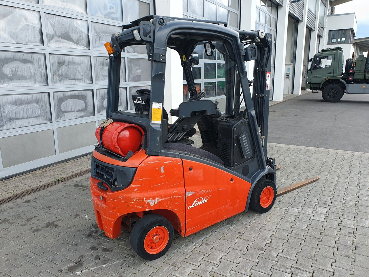 Linde H16 T-01 / 4,6m / nur: 3.260h / Gas / SS - Vastapainotrukki: kuva Linde H16 T-01 / 4,6m / nur: 3.260h / Gas / SS - Vastapainotrukki Linde H16 T-01 / 4,6m / nur: 3.260h / Gas / SS - Vastapainotrukki: kuva Linde H16 T-01 / 4,6m / nur: 3.260h / Gas / SS - Vastapainotrukki