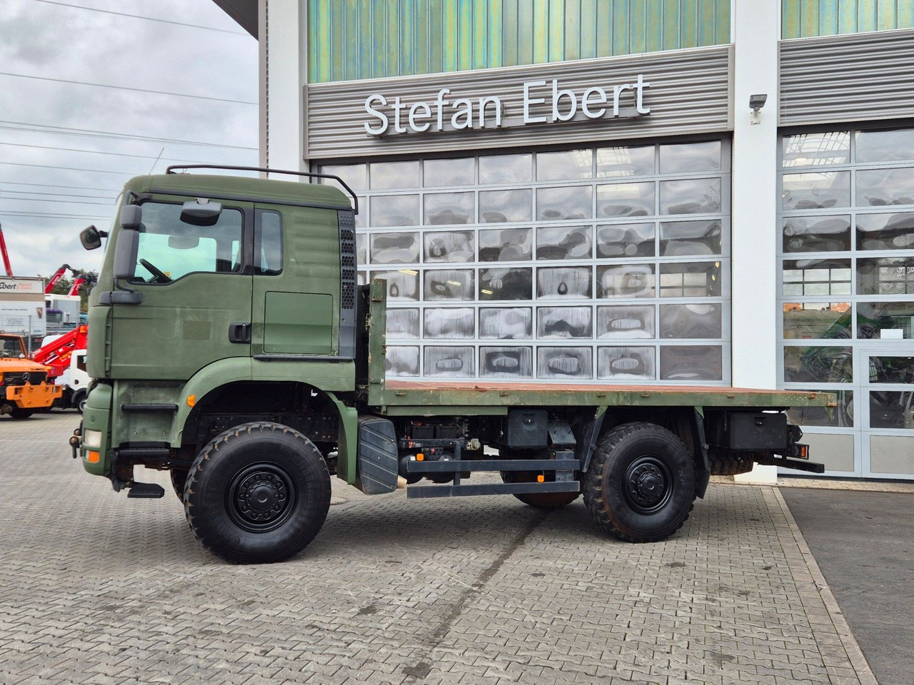 MAN TGA 18.360 4x4 BB Pritsche Single Bereifung - Lava-kuorma-auto: kuva MAN TGA 18.360 4x4 BB Pritsche Single Bereifung - Lava-kuorma-auto MAN TGA 18.360 4x4 BB Pritsche Single Bereifung - Lava-kuorma-auto: kuva MAN TGA 18.360 4x4 BB Pritsche Single Bereifung - Lava-kuorma-auto