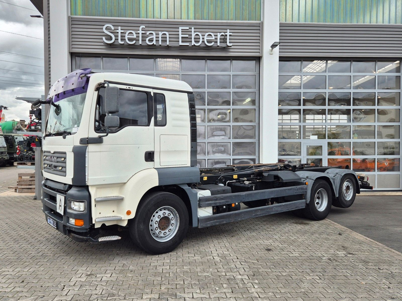 MAN TGA 26.440 6x2-2 BL Meiller RK 20.70 Bett - Koukkulava kuorma-auto: kuva MAN TGA 26.440 6x2-2 BL Meiller RK 20.70 Bett - Koukkulava kuorma-auto MAN TGA 26.440 6x2-2 BL Meiller RK 20.70 Bett - Koukkulava kuorma-auto: kuva MAN TGA 26.440 6x2-2 BL Meiller RK 20.70 Bett - Koukkulava kuorma-auto