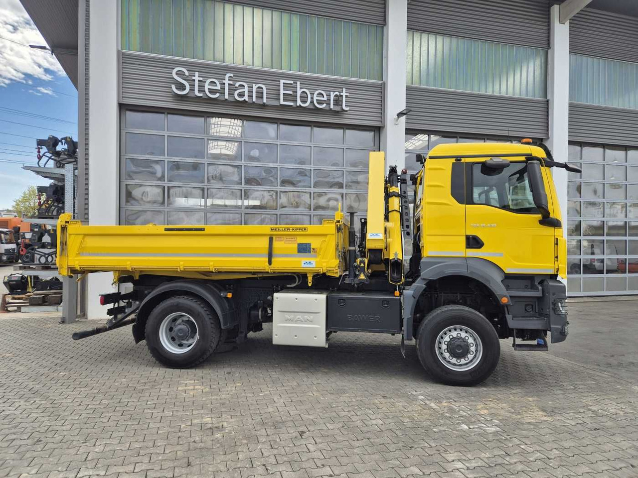 MAN TGS 18.430 4x4 BL Kran HMF 1130K-RCS Funk AHK - Kippiauto kuorma-auto: kuva MAN TGS 18.430 4x4 BL Kran HMF 1130K-RCS Funk AHK - Kippiauto kuorma-auto MAN TGS 18.430 4x4 BL Kran HMF 1130K-RCS Funk AHK - Kippiauto kuorma-auto: kuva MAN TGS 18.430 4x4 BL Kran HMF 1130K-RCS Funk AHK - Kippiauto kuorma-auto