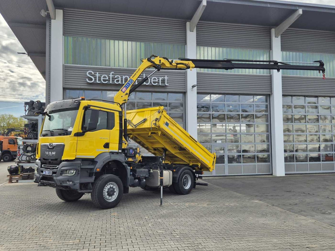 MAN TGS 18.430 4x4 BL Kran HMF 1130K-RCS Funk AHK - Kippiauto kuorma-auto: kuva MAN TGS 18.430 4x4 BL Kran HMF 1130K-RCS Funk AHK - Kippiauto kuorma-auto MAN TGS 18.430 4x4 BL Kran HMF 1130K-RCS Funk AHK - Kippiauto kuorma-auto: kuva MAN TGS 18.430 4x4 BL Kran HMF 1130K-RCS Funk AHK - Kippiauto kuorma-auto