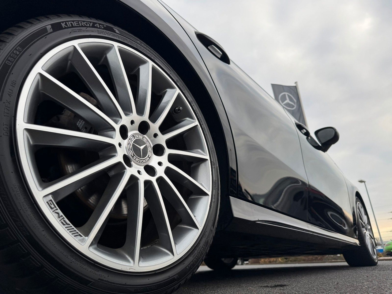 Mercedes-Benz A 200 AMG 19"+Ambiente+R-Kamera+Pano+LED+MBUX - Sedan: kuva Mercedes-Benz A 200 AMG 19"+Ambiente+R-Kamera+Pano+LED+MBUX - Sedan Mercedes-Benz A 200 AMG 19"+Ambiente+R-Kamera+Pano+LED+MBUX - Sedan: kuva Mercedes-Benz A 200 AMG 19"+Ambiente+R-Kamera+Pano+LED+MBUX - Sedan