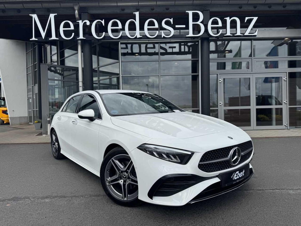 Mercedes-Benz A 200d AMG+AHK+Ambiente+RFK+MBUX+LED+IHC - Sedan: kuva Mercedes-Benz A 200d AMG+AHK+Ambiente+RFK+MBUX+LED+IHC - Sedan Mercedes-Benz A 200d AMG+AHK+Ambiente+RFK+MBUX+LED+IHC - Sedan: kuva Mercedes-Benz A 200d AMG+AHK+Ambiente+RFK+MBUX+LED+IHC - Sedan