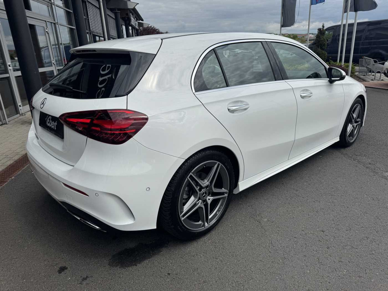 Mercedes-Benz A 200d AMG+AHK+Ambiente+RFK+MBUX+LED+IHC - Sedan: kuva Mercedes-Benz A 200d AMG+AHK+Ambiente+RFK+MBUX+LED+IHC - Sedan Mercedes-Benz A 200d AMG+AHK+Ambiente+RFK+MBUX+LED+IHC - Sedan: kuva Mercedes-Benz A 200d AMG+AHK+Ambiente+RFK+MBUX+LED+IHC - Sedan